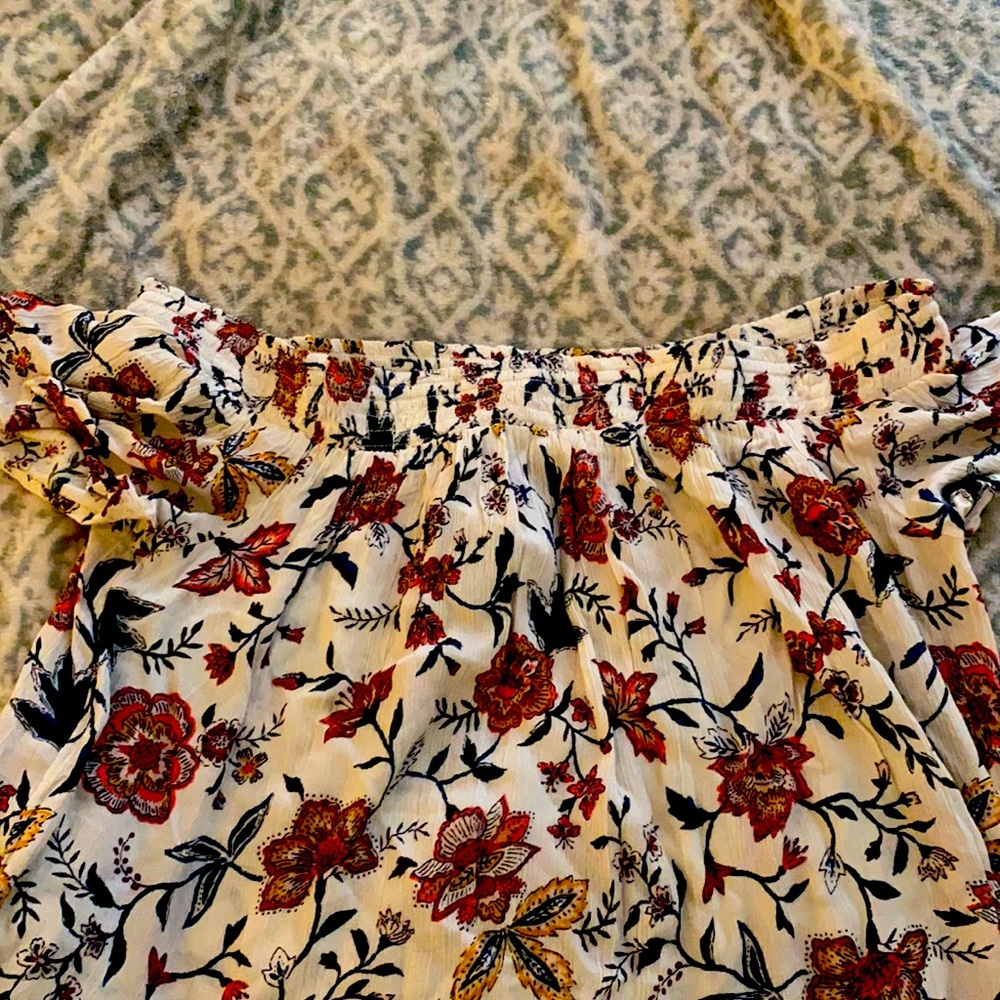 Flowy Off-Shoulder Shirt NWT, Lovely Floral